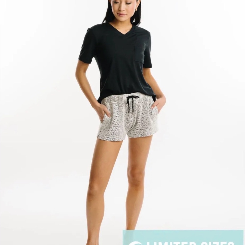 Zyia White Weave Texture Activewear Shorts